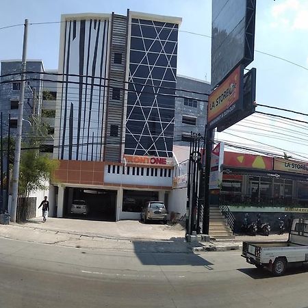 Front One Inn Semarang Bagian luar foto